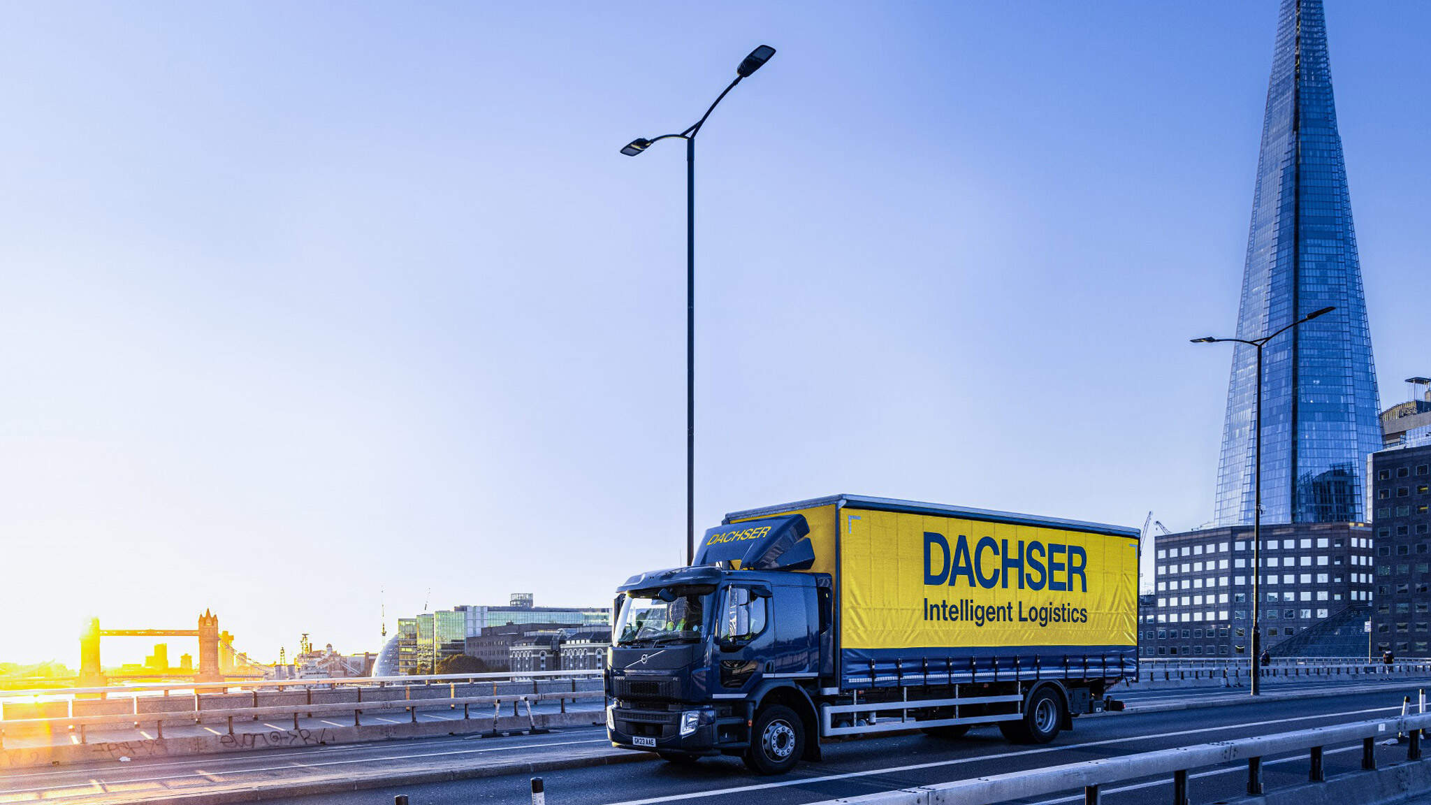 Mit Smart Border Connect transportiert DACHSER Waren für Kunden im Vereinigten Königreich über Frankreich nach Europa – schnell und zuverlässig inklusive der Erledigung aller Zoll- und Steuerangelegenheiten. Foto: DACHSER