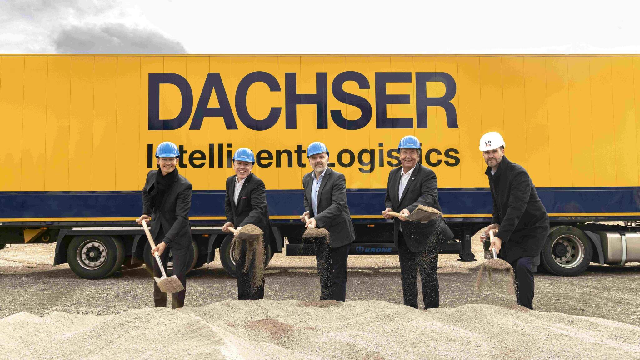 v.l. Sascha Dorday (Wirtschaftsförderung Kreis Unna), Jürgen Sobkowiak (General Manager DACHSER Dortmund), Dirk Wigant (Bürgermeister Kreisstadt Unna), Andreas Fritsch (Managing Director European Logistics Germany bei DACHSER), Jens Schulte (Geschäftsführer LIST Bau Nordhorn) // Foto: DACHSER / H. Bauer